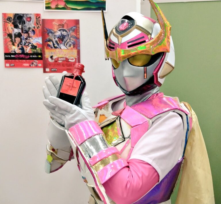 戦隊ヒーロー ピンクヘルメット （愛と美の戦士とクラフトコーラ