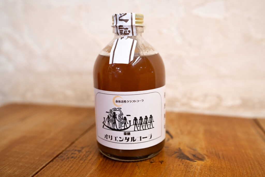 薬膳オリエンタルコーラのシロップ瓶